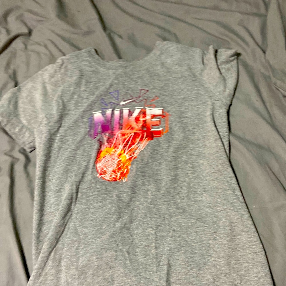 Nike tee girls small